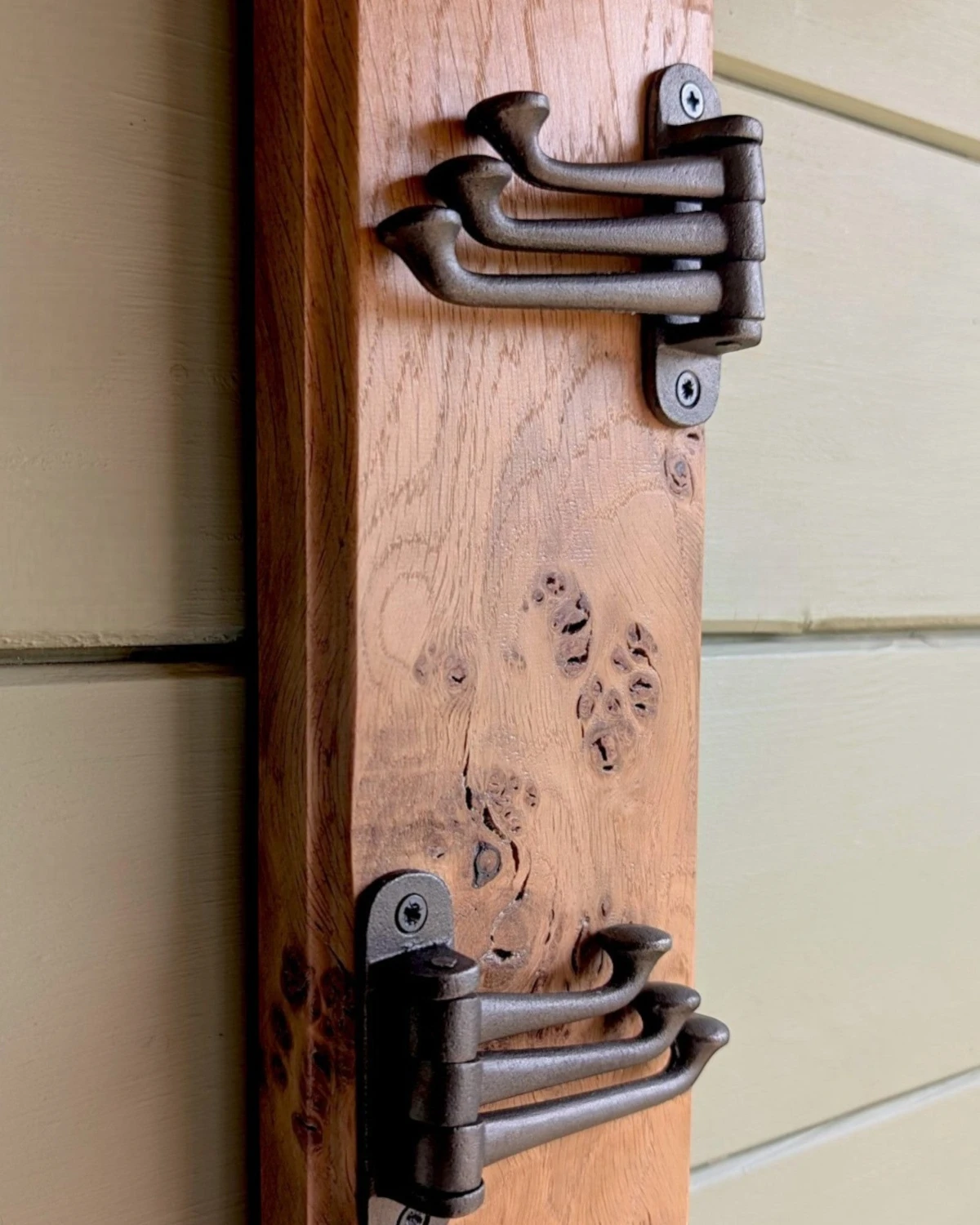 Vertical Pippy Oak Coat Rack