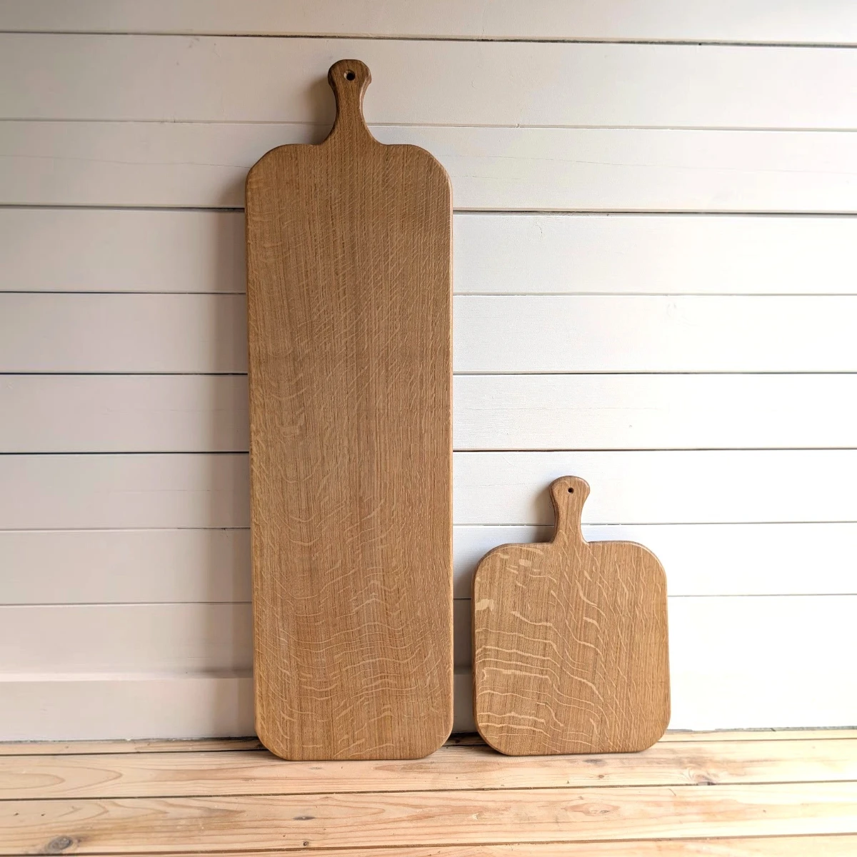 Tiger Oak Square Serving Board – Handcrafted Solid Oak Serving & Charcuterie Board