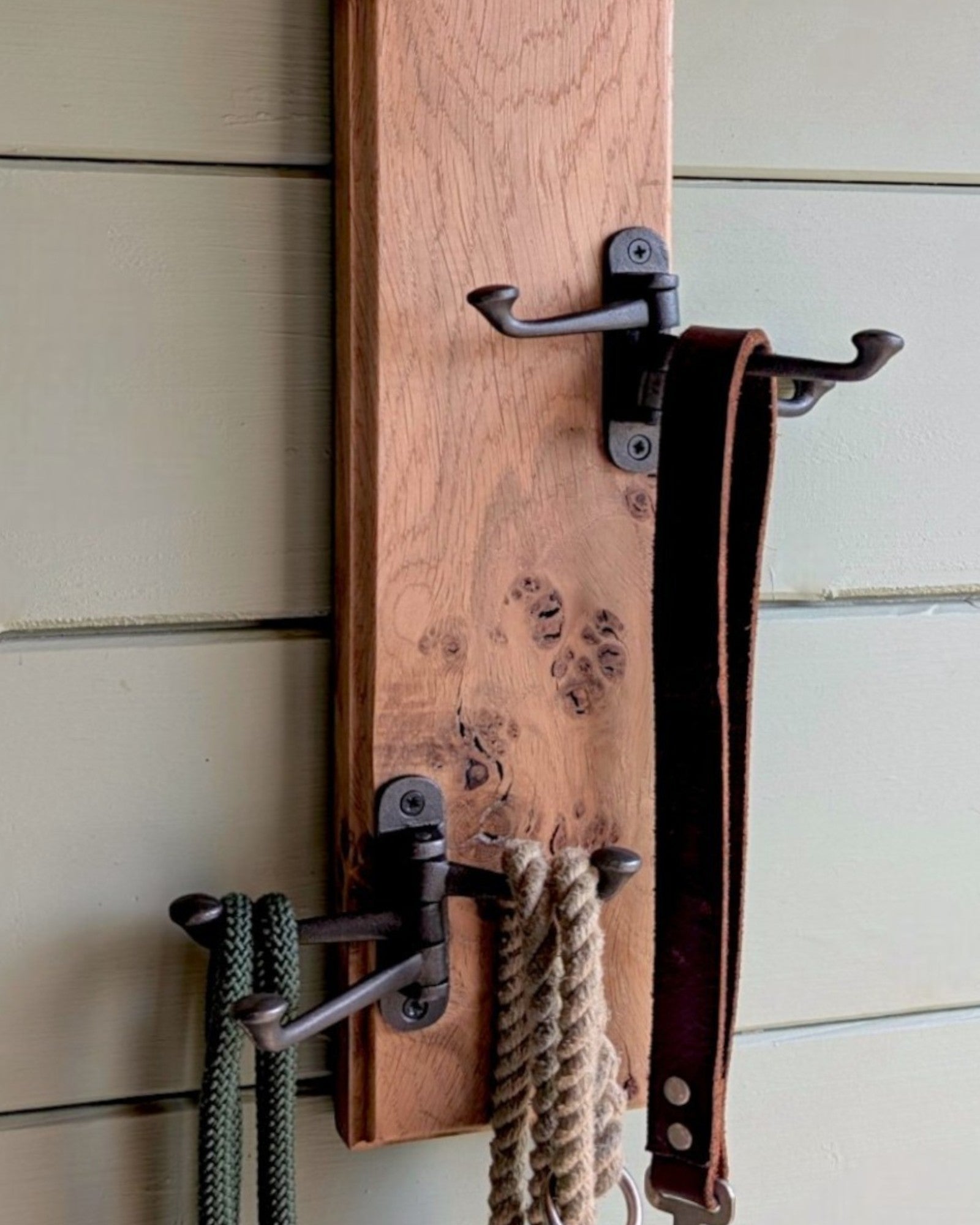 Vertical Pippy Oak Coat Rack